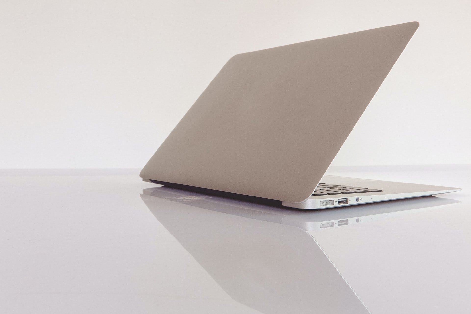 Tips Menjual Laptop Bekas Kantor